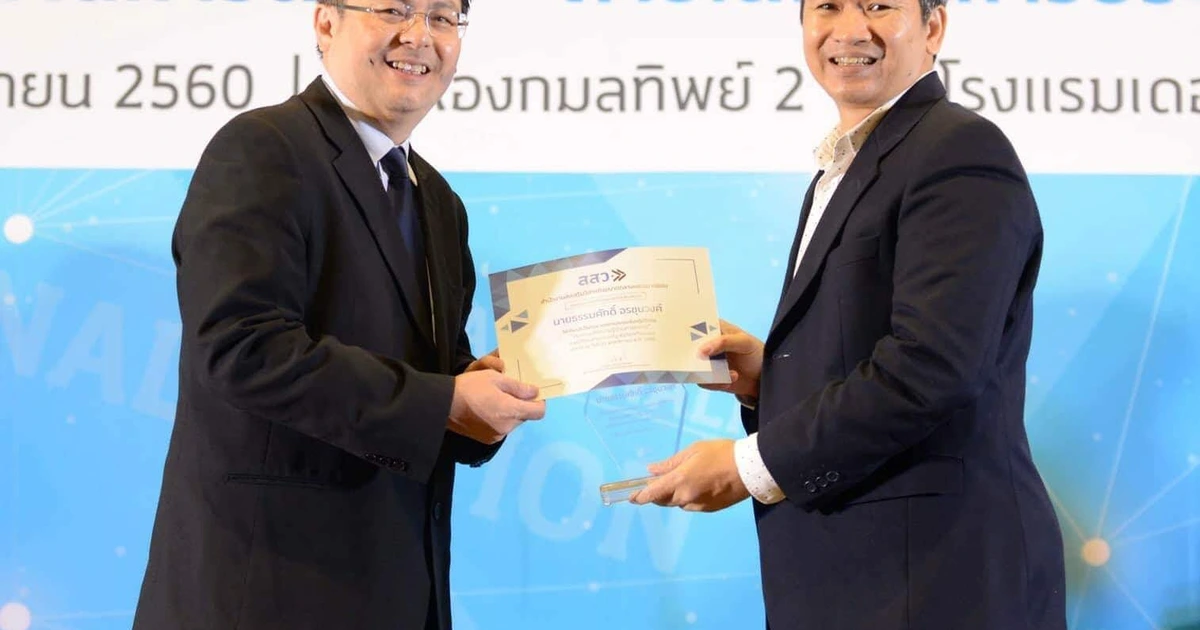 อ.หนุ่ยร่วมงานแถลงข่าว "กิจกรรมให้ความรู้ด้านการตลาด" สสว. รับมอบเกียรติบัตรและโล่เกีย�รติคุณวิทยากร